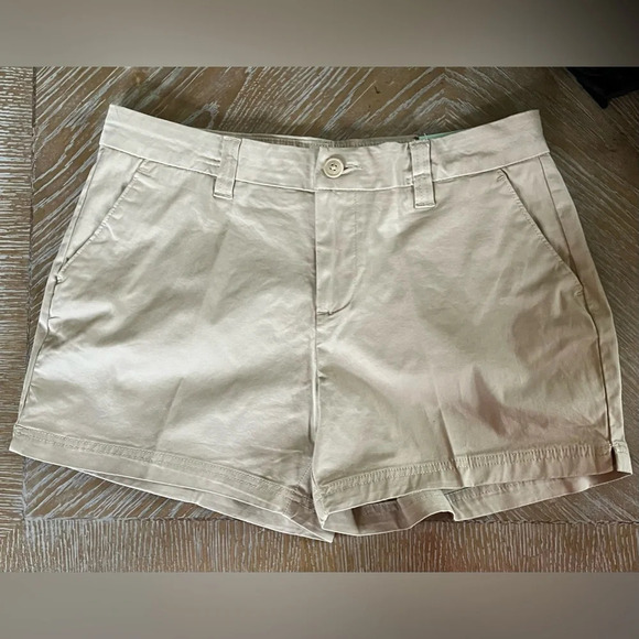 2 For $20 NWT Woman’s Magellan Outdoors Happy Camper 4”Khaki Hiking Shorts - Picture 6 of 9